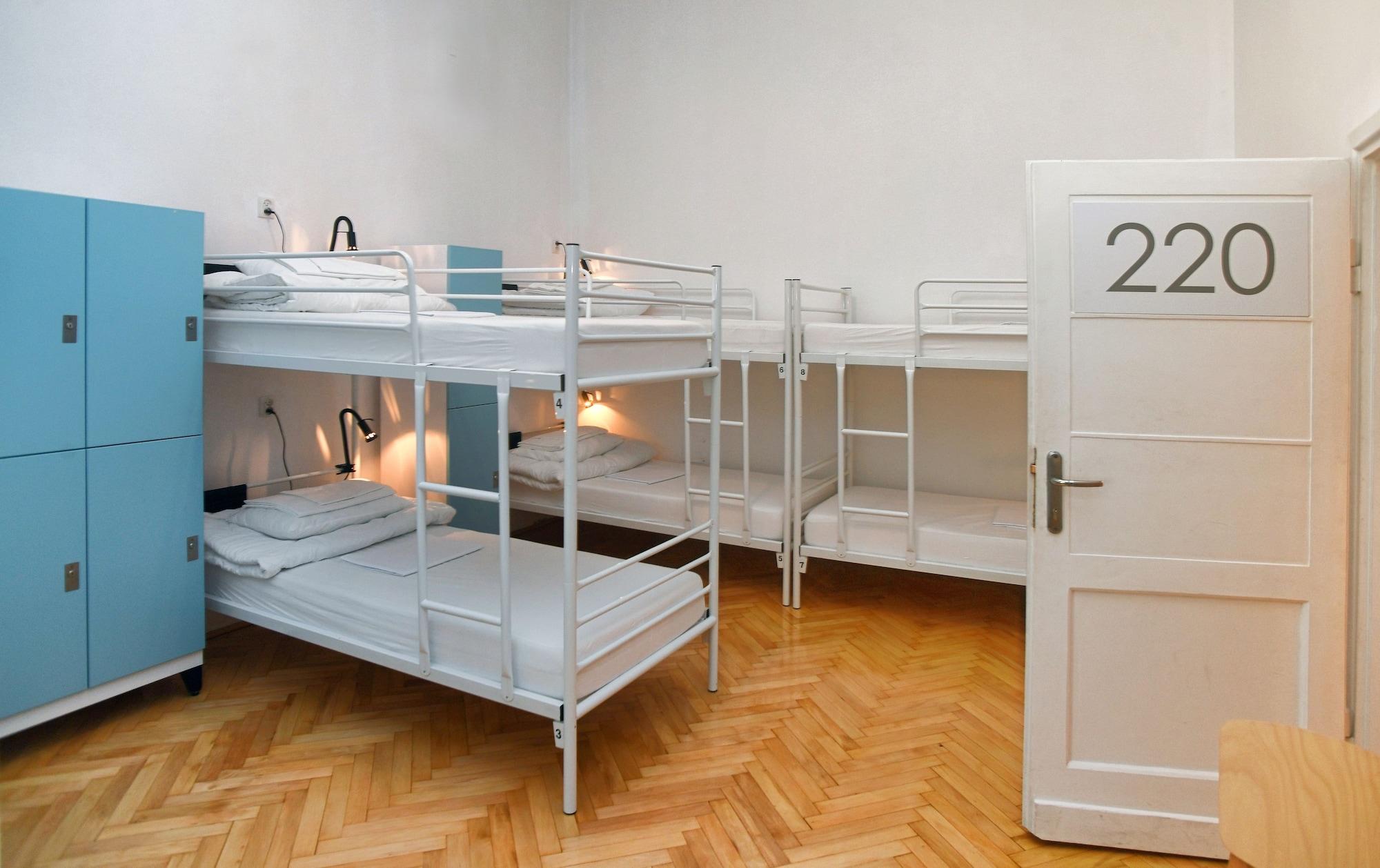 Warsaw Hostel Centrum Private Rooms & Dorms Bagian luar foto