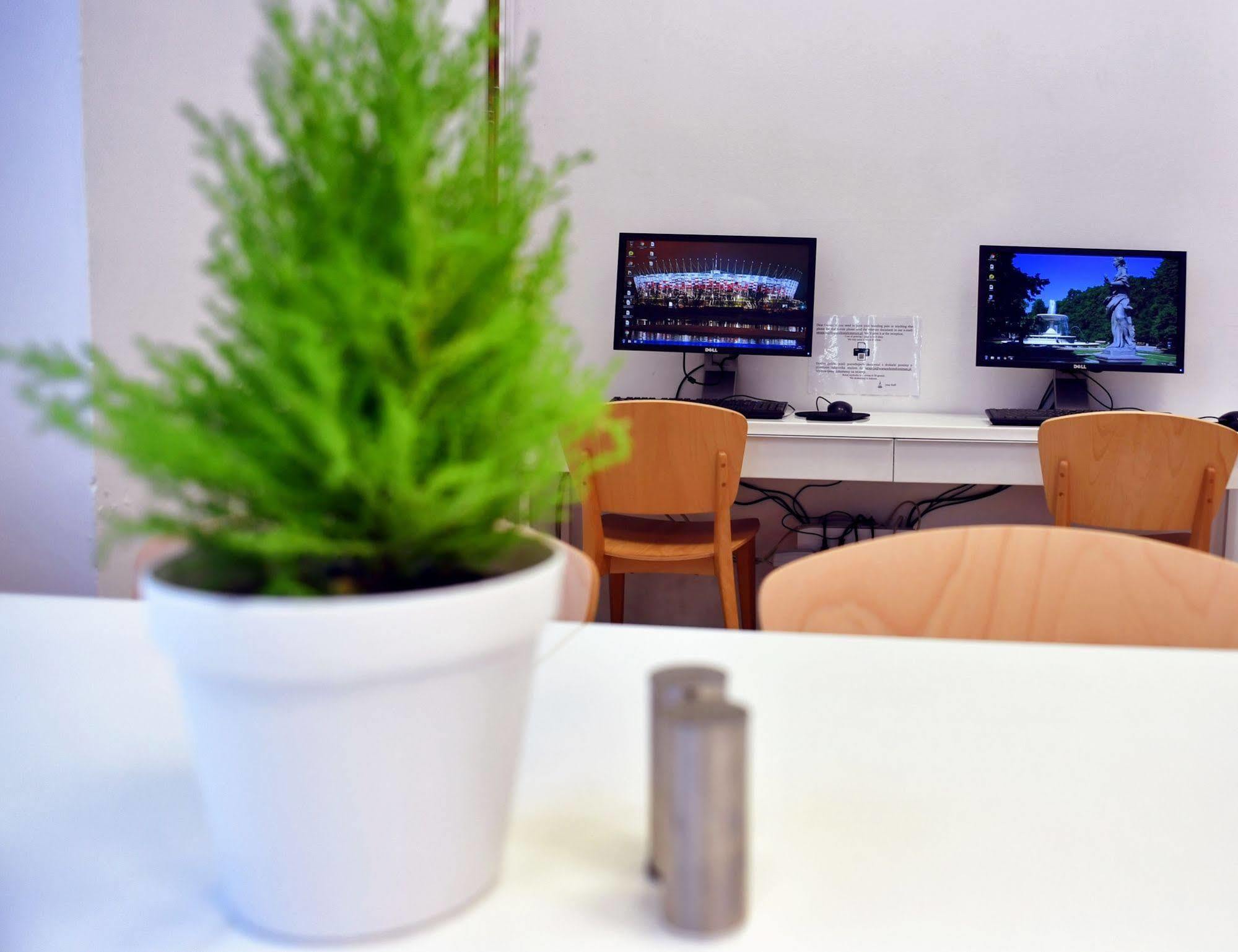 Warsaw Hostel Centrum Private Rooms & Dorms Bagian luar foto